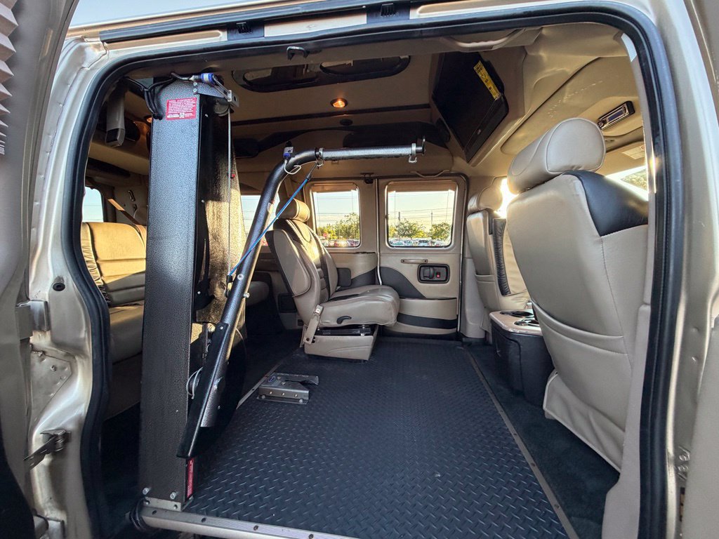 Used 2013 Chevrolet Express 1500 RWD image 24