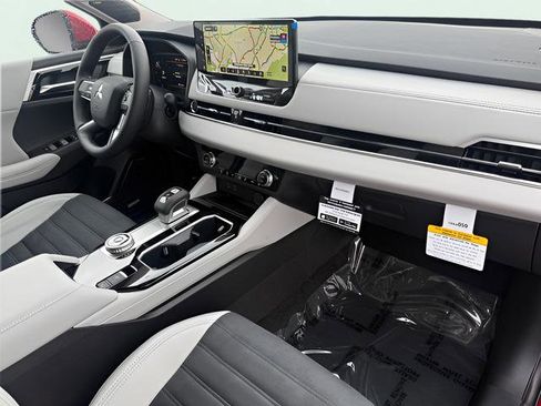 New 2026 Mitsubishi Outlander SE image 25