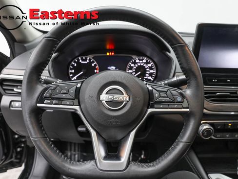 Used 2023 Nissan Altima 2.5 SV w/ SV Premium Package FWD image 10