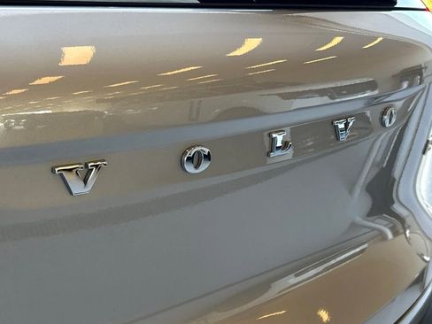 Used 2023 Volvo XC40 B5 Plus image 52