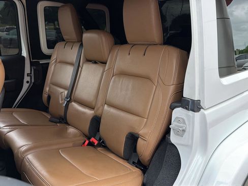 Used 2021 Jeep Wrangler Unlimited Rubicon AWD/4WD image 9