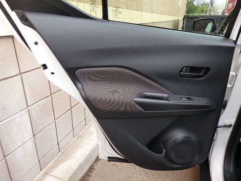 Used 2020 Nissan Kicks S FWD image 30