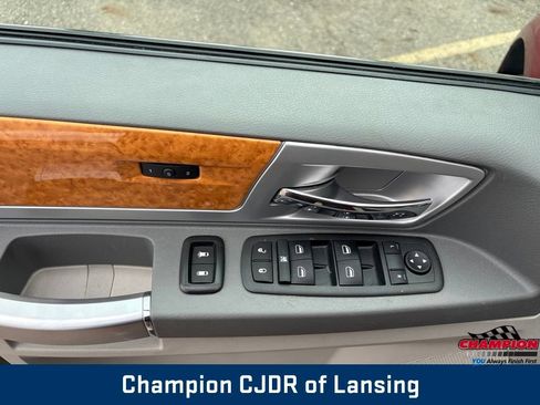 Used 2010 Chrysler Town & Country Limited w/ Flexible Seating Group FWD image 15