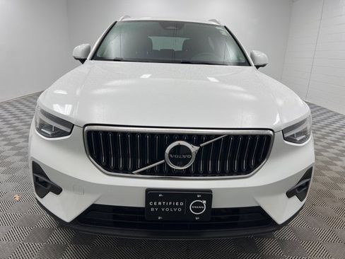 Used 2023 Volvo XC40 B5 Plus w/ Driver Assist Package image 3