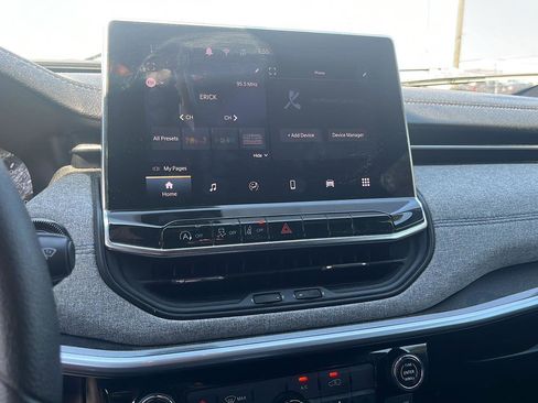 Used 2024 Jeep Compass Sport image 4