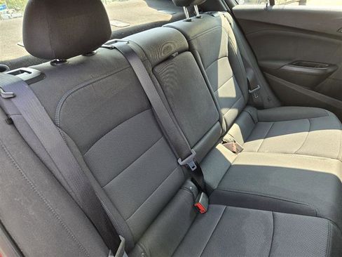 Used 2018 Chevrolet Cruze LT w/ Convenience Package image 24