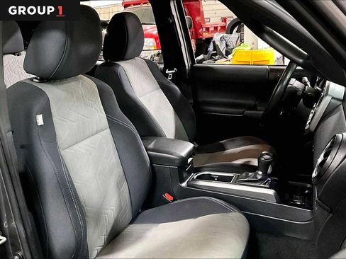 Used 2020 Toyota Tacoma TRD Off-Road image 8