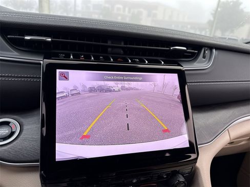 New 2025 Jeep Grand Cherokee L Limited w/ Trailer Tow Package image 24