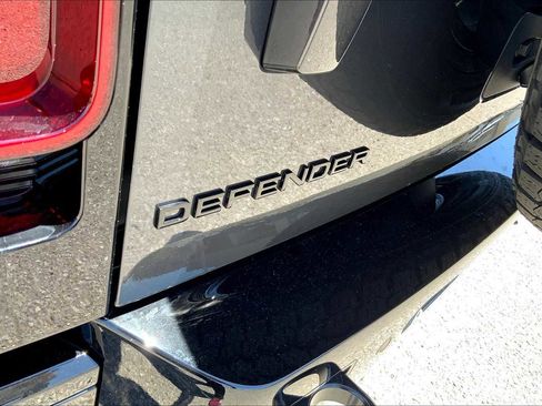 New 2025 Land Rover Defender 90 X-Dynamic SE image 14