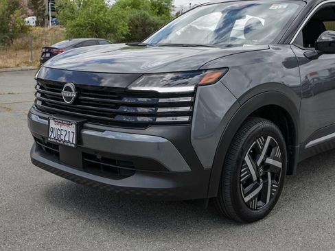 Used 2025 Nissan Kicks SV FWD image 10