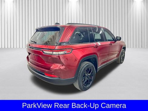 Used 2025 Jeep Grand Cherokee Altitude AWD/4WD image 8