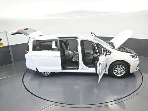 New 2026 Chrysler Pacifica Select image 62