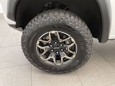 Used 2024 Chevrolet Colorado ZR2 w/ ZR2 Convenience Package III image 11
