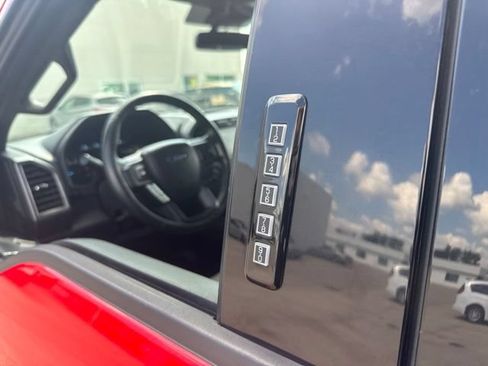 Used 2019 Ford F150 XLT w/ Equipment Group 302A Luxury AWD/4WD image 17