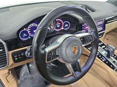 Certified 2023 Porsche Cayenne AWD/4WD image 4