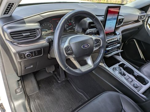 Used 2023 Ford Explorer Limited w/ Limited Technology Package image 8