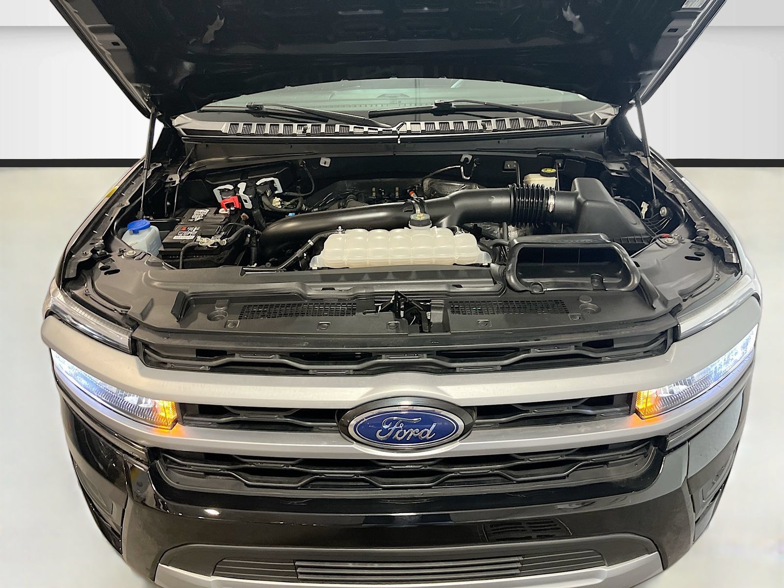 Used 2024 Ford Expedition XLT AWD/4WD image 31