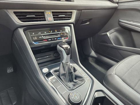 Certified 2025 Volkswagen Taos SE AWD/4WD image 16