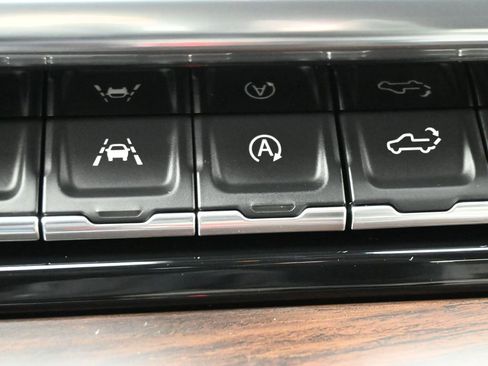 Used 2024 GMC Sierra 1500 SLT image 16