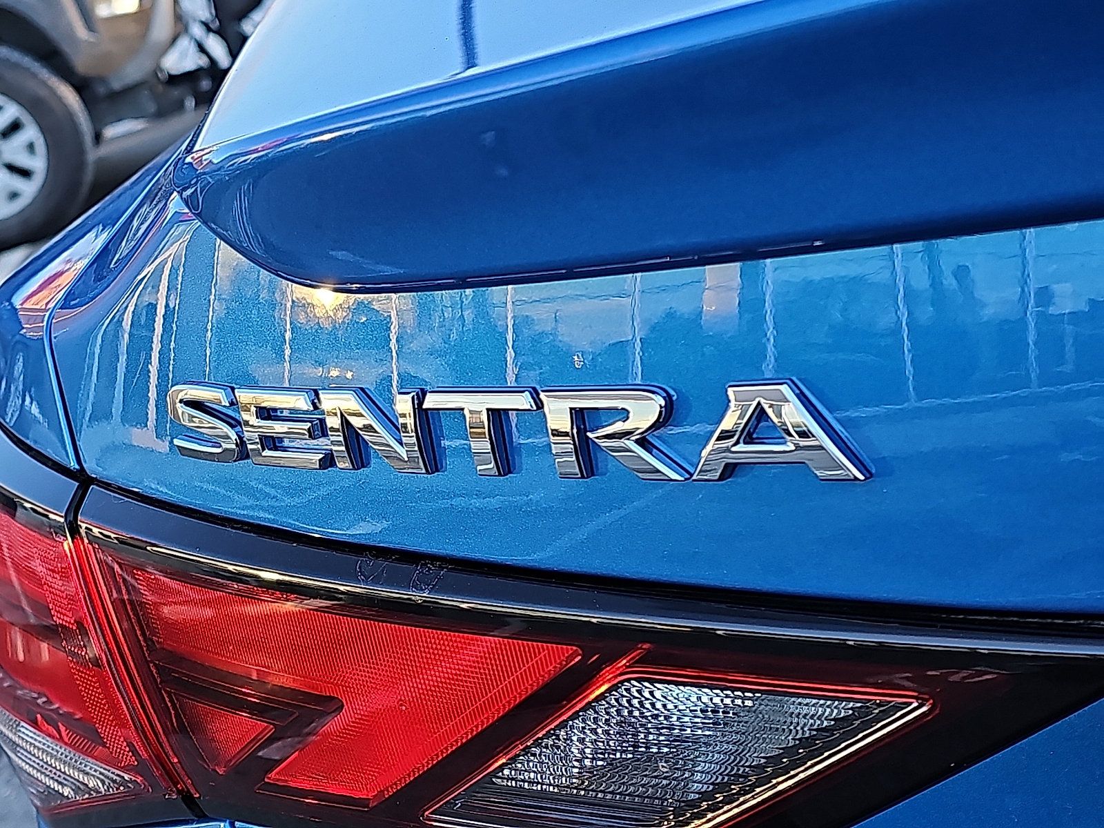 Certified 2025 Nissan Sentra SR w/ SR Premium Package FWD image 34