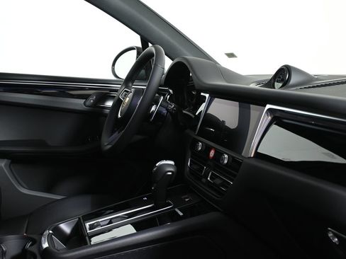 Used 2026 Porsche Macan AWD/4WD image 39
