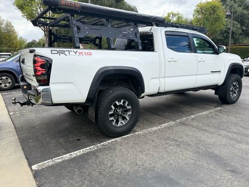 Used 2017 Toyota Tacoma TRD Off-Road w/ Tow Package AWD/4WD image 4