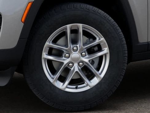 New 2025 Jeep Grand Cherokee Laredo X image 8