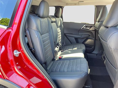 New 2025 Mitsubishi Outlander SE image 29