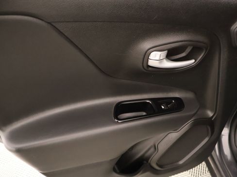 Used 2023 Jeep Renegade Latitude w/ Sun/Sound Group AWD/4WD image 18