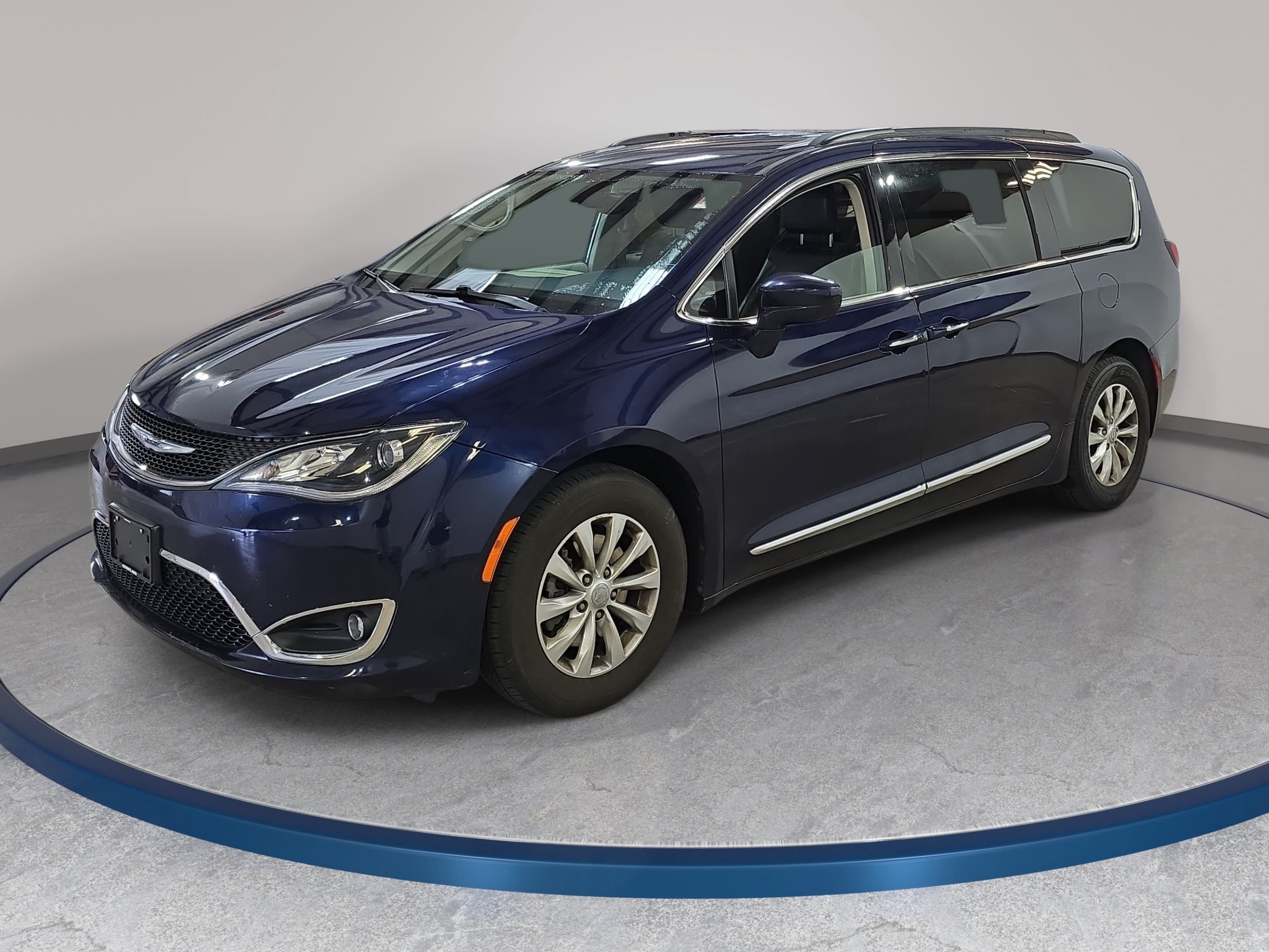 Used 2017 Chrysler Pacifica Touring-L FWD image 1