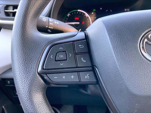 Used 2025 Toyota Sienna LE FWD image 21