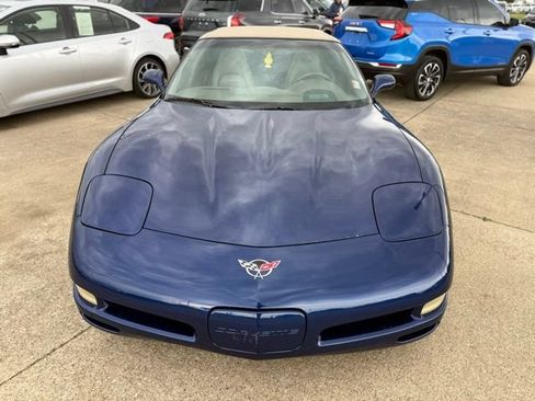 Used 2004 Chevrolet Corvette Convertible w/ Preferred Equipment Group RWD image 2