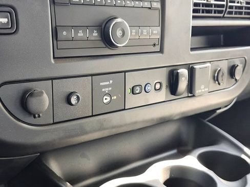 Used 2022 Chevrolet Express 3500 w/ Power Convenience Package RWD image 16