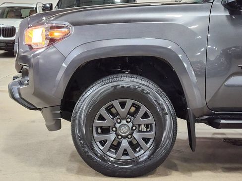Used 2022 Toyota Tacoma SR5 RWD image 5