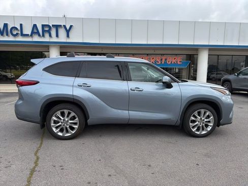 Used 2020 Toyota Highlander Limited AWD/4WD image 3