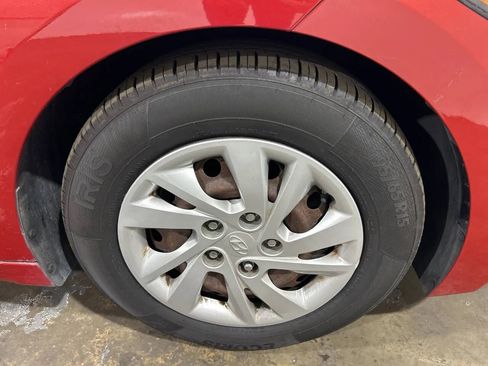 Used 2018 Hyundai Elantra SE image 32