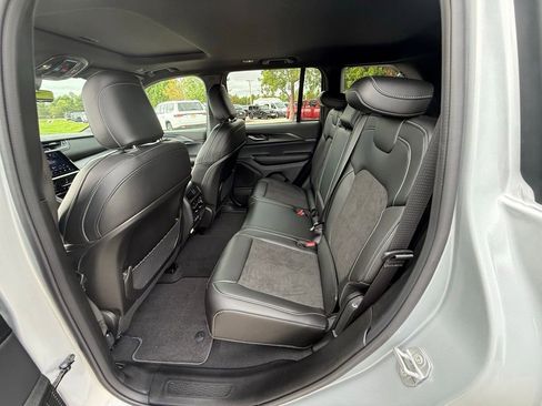 New 2025 Jeep Grand Cherokee Altitude image 25