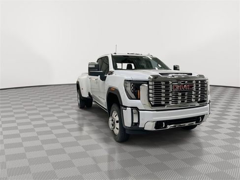 New 2026 GMC Sierra 3500 Denali w/ Denali Reserve Package image 13