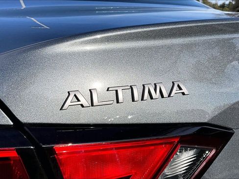 Used 2025 Nissan Altima 2.5 SV image 9
