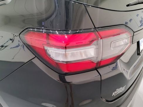 Used 2023 Honda Pilot Touring image 11