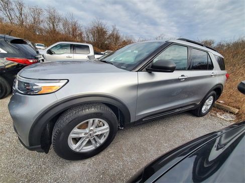 Used 2020 Ford Explorer XLT image 4