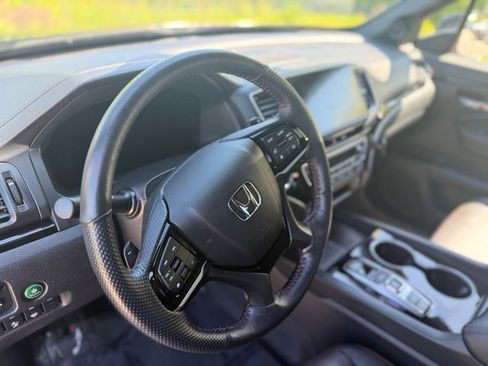 Used 2025 Honda Ridgeline Black Edition image 16