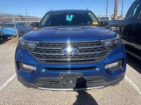 Used 2022 Ford Explorer XLT w/ Equipment Group 202A image 2