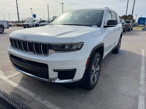 Used 2023 Jeep Grand Cherokee L Limited image 3