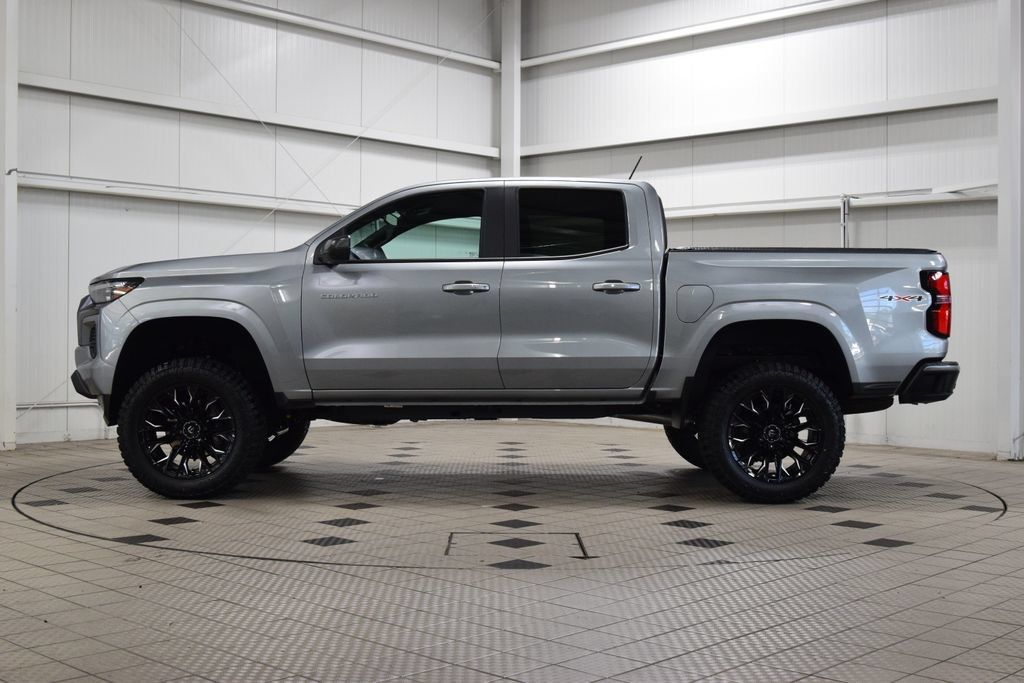 Used 2024 Chevrolet Colorado LT w/ LT Convenience Package III AWD/4WD image 4