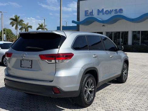 Used 2019 Toyota Highlander LE FWD image 12