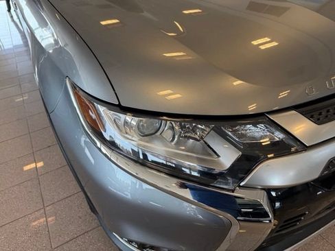 Used 2020 Mitsubishi Outlander ES FWD image 10
