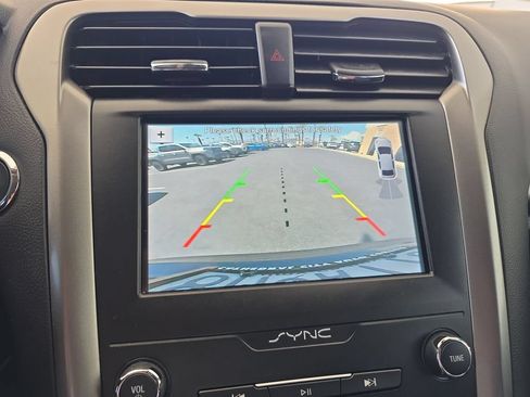 Used 2019 Ford Fusion SE FWD image 15