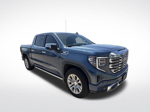 Used 2025 GMC Sierra 1500 Denali w/ Technology Package AWD/4WD image 3
