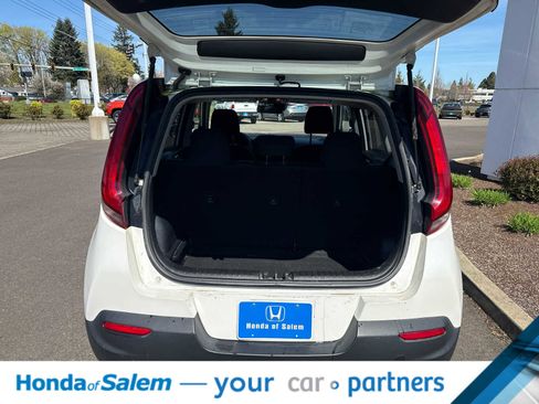 Used 2020 Kia Soul S FWD image 19